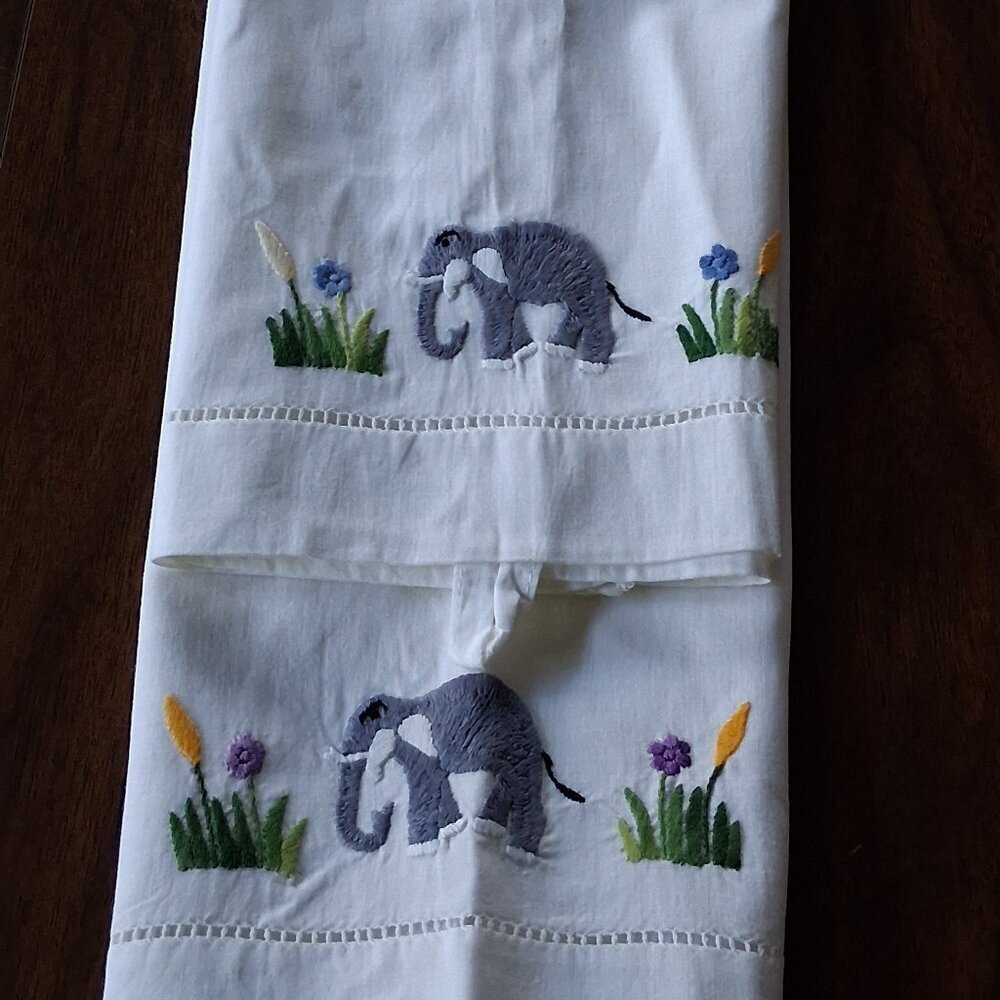 🐘 Elephant Embroidered Hand Towels 🐘🌸 Cotton/Linen Blend • 24"x15"